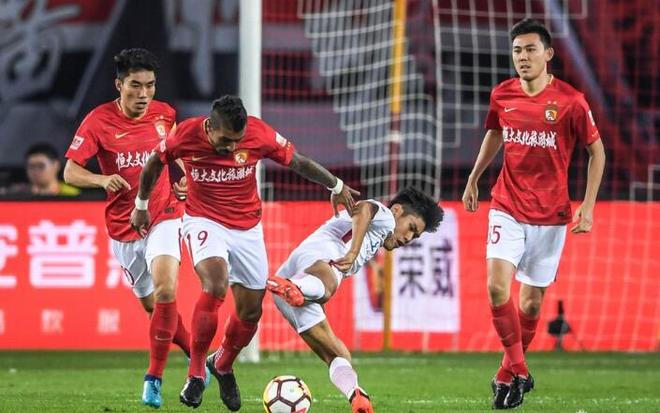 恒大战胜建业，队员们配合默契拿下关键胜利(恒大战况)