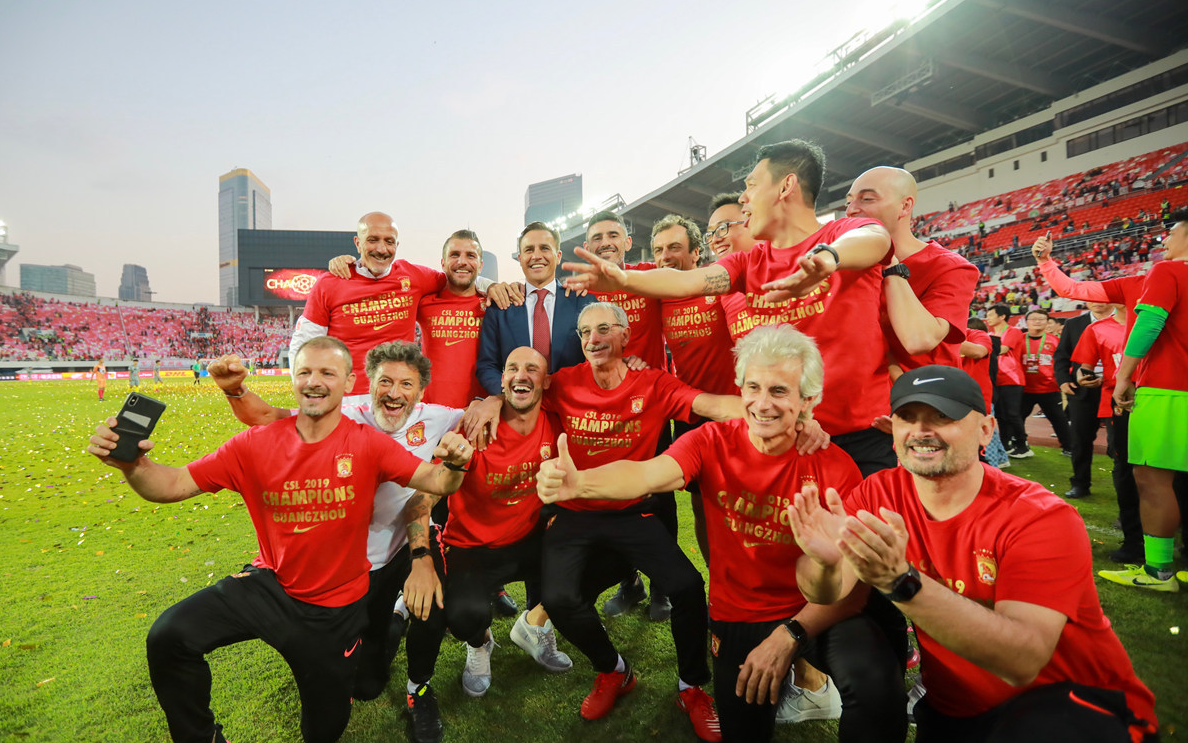 爱博体育-包含球队夺冠庆典，球迷齐聚一堂狂欢的词条